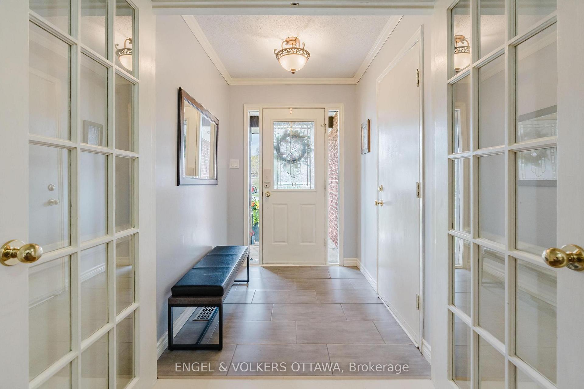 30 Huntings End Avenue, Kanata — photo 3 of 5