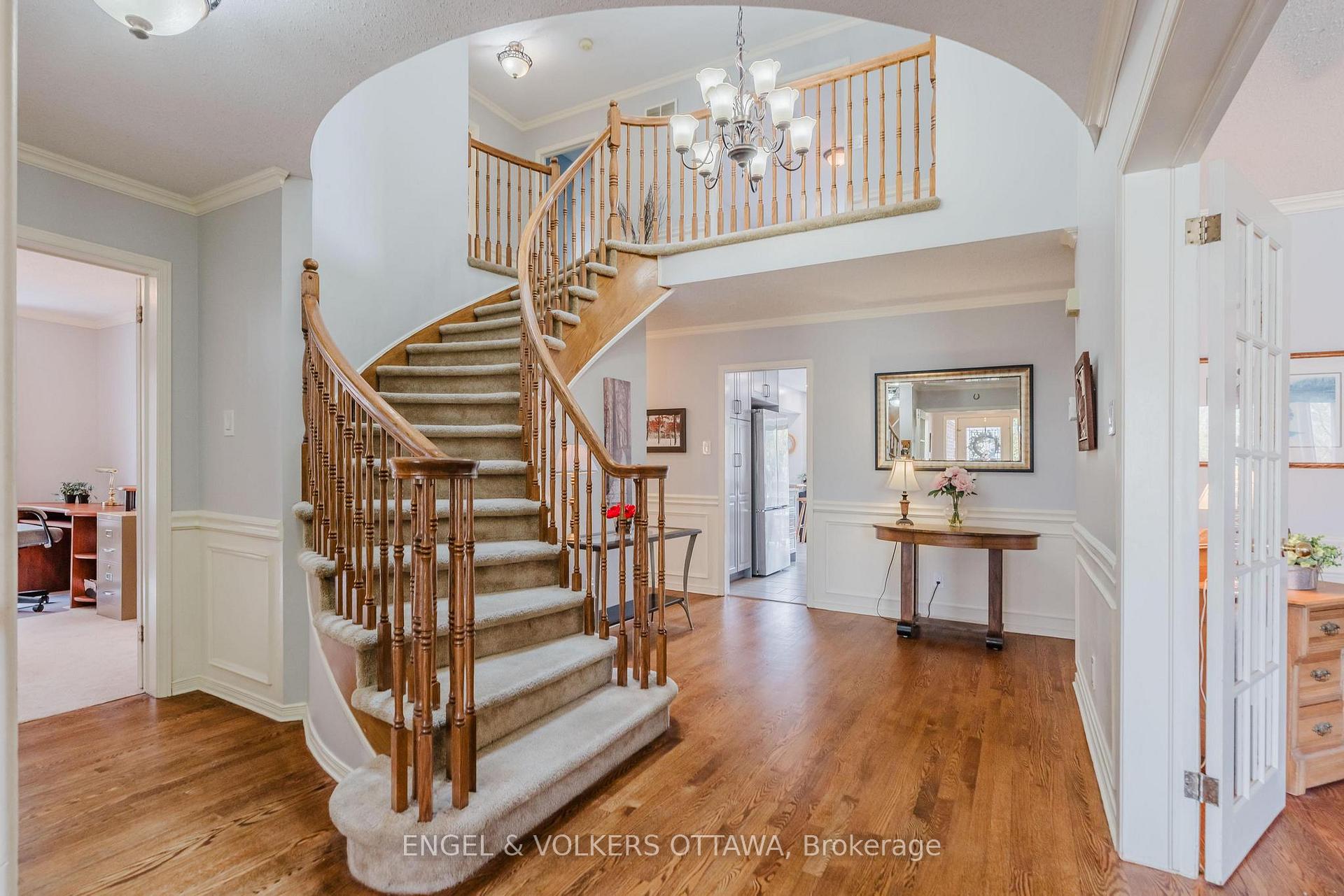 30 Huntings End Avenue, Kanata — photo 4 of 5