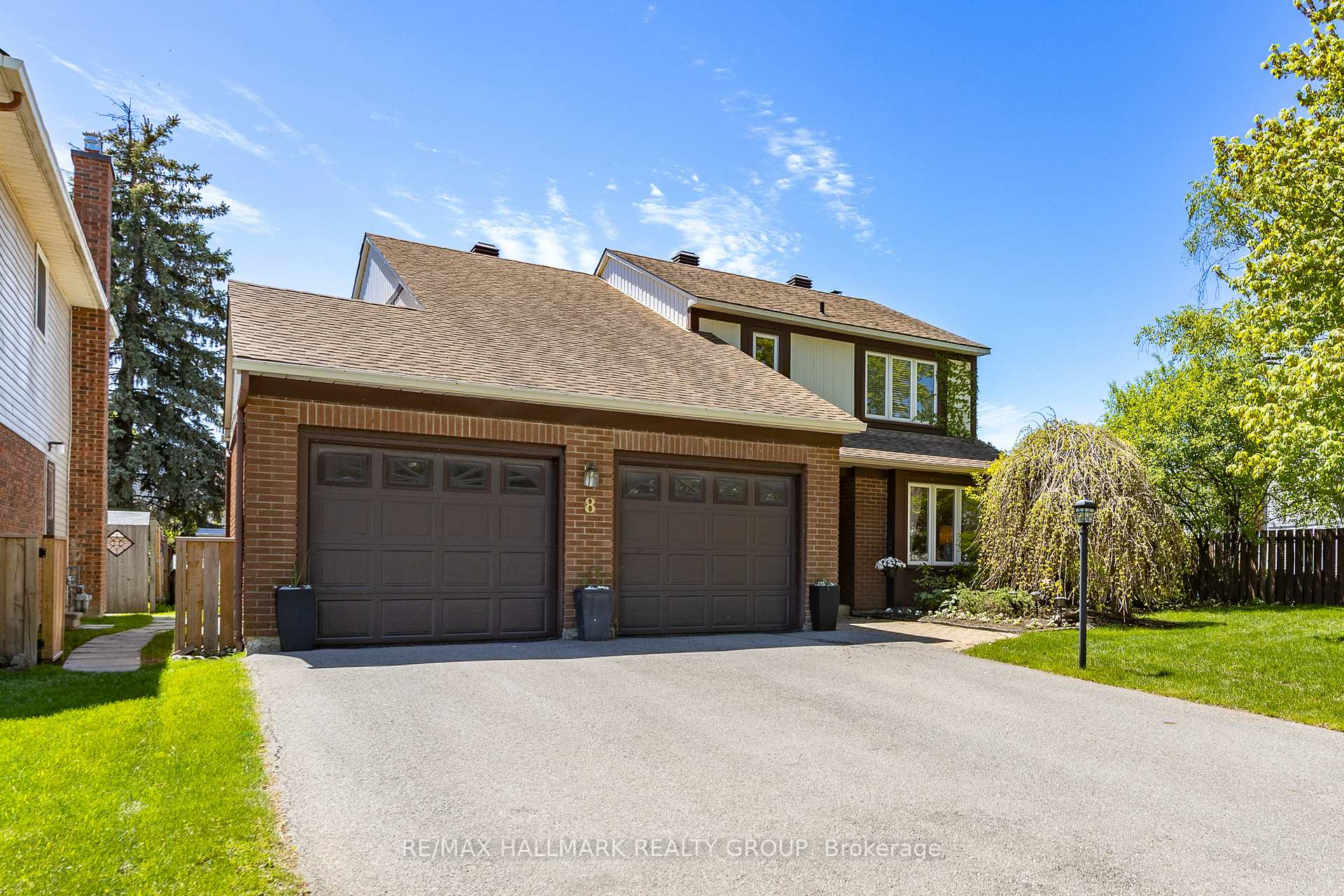 8 Trotting Way, Kanata, ON K2M 1B2 — Kanata, Ontario