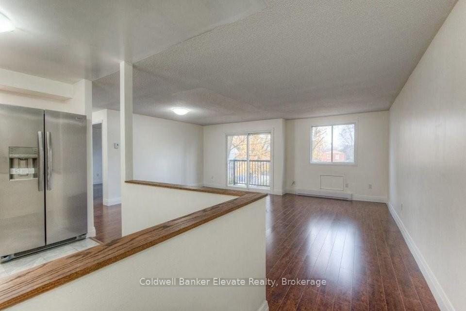 275 Eiwo Court 209, Waterloo — photo 2 of 5