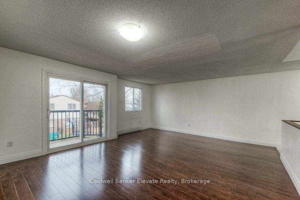 275 Eiwo Court 209, Waterloo — photo 4 of 5