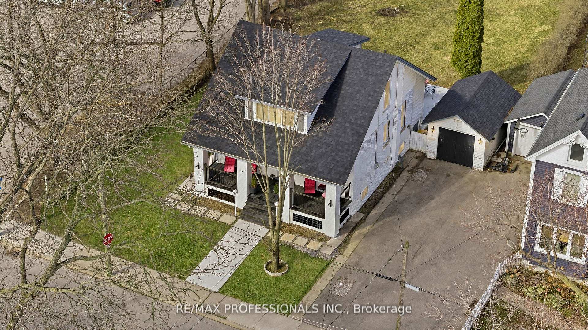 14 Kidd Avenue, Grimsby — photo 2 of 5