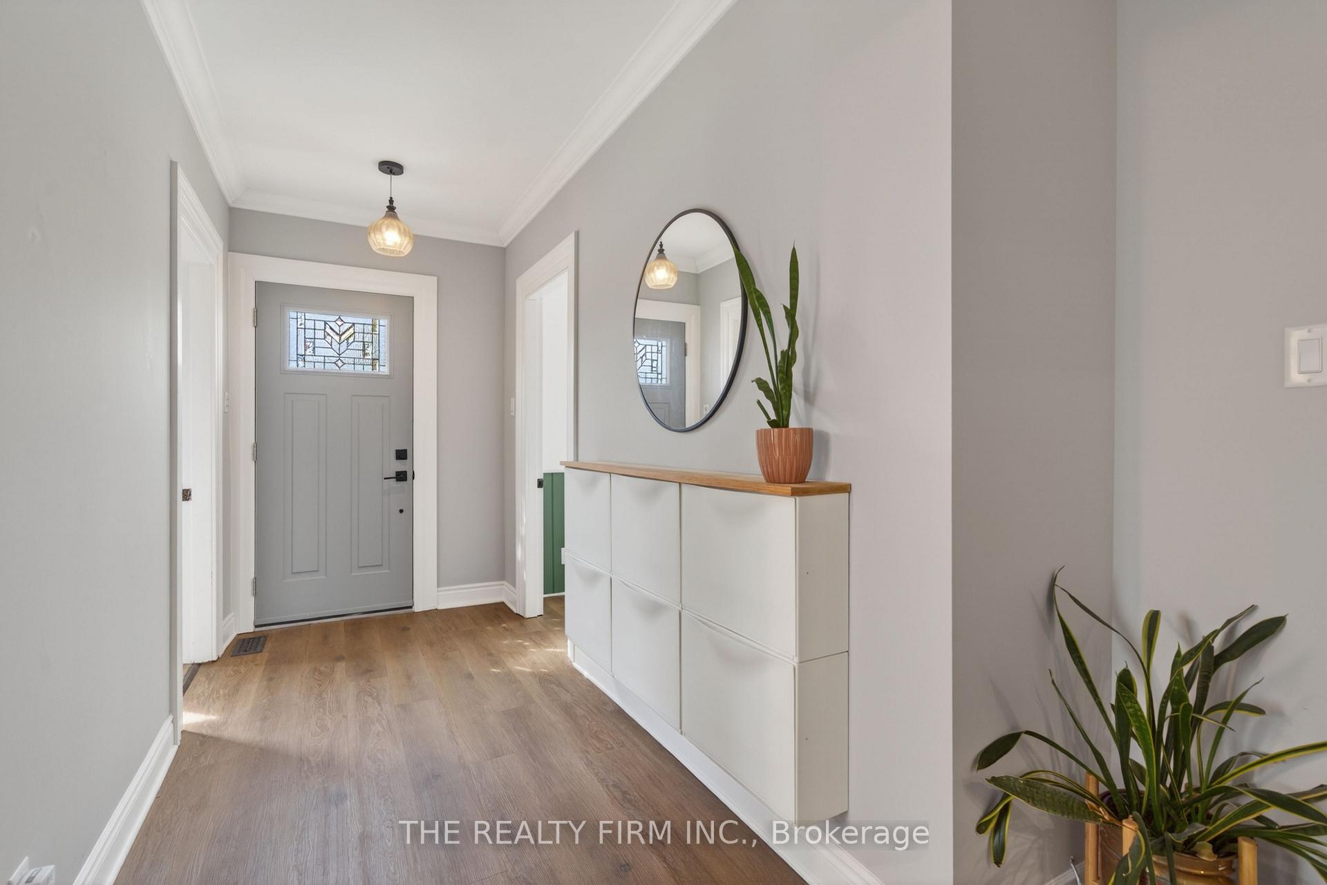 672 Elias Street, London East — photo 3 of 5