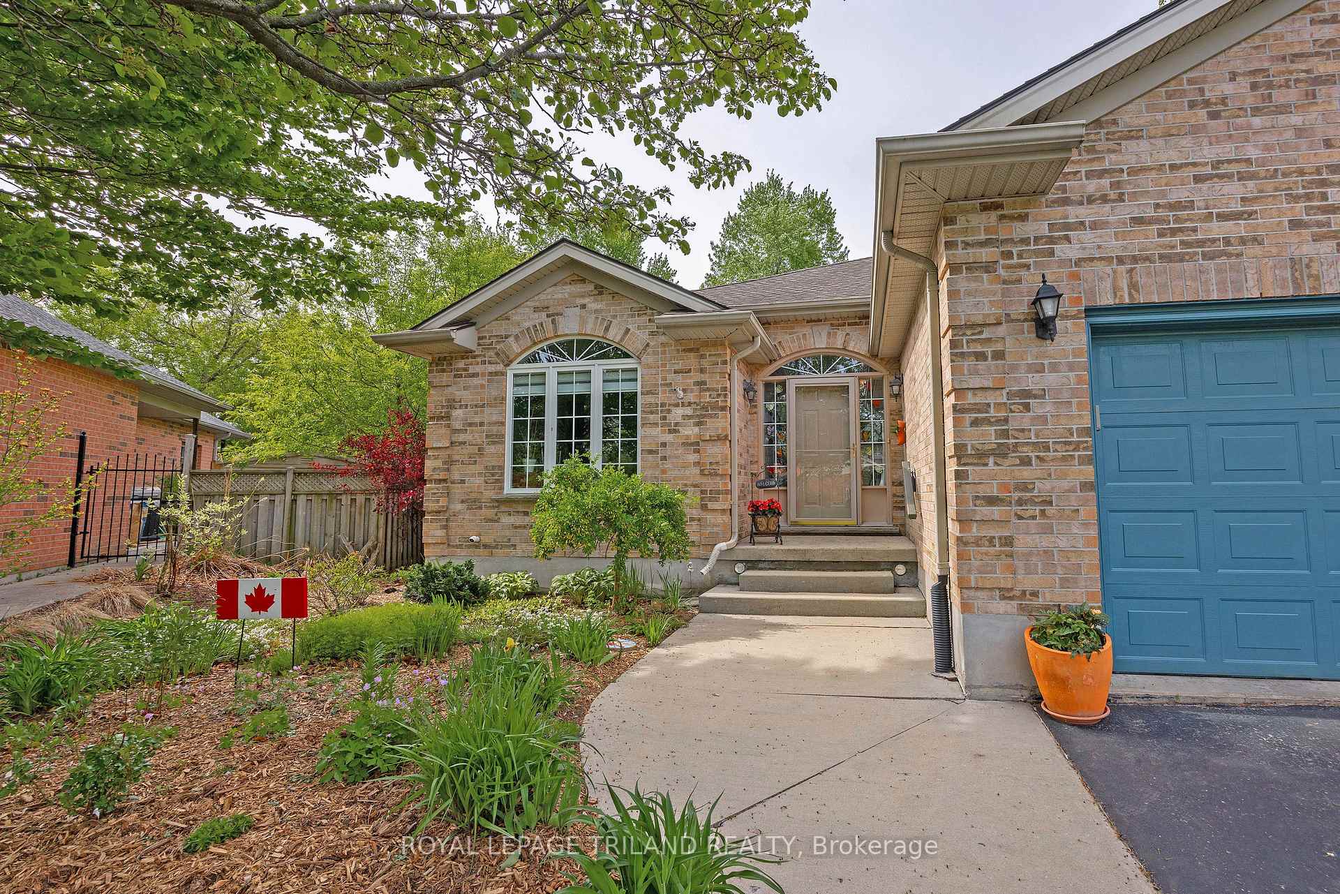 557 Inverness Avenue, London North — photo 2 of 5