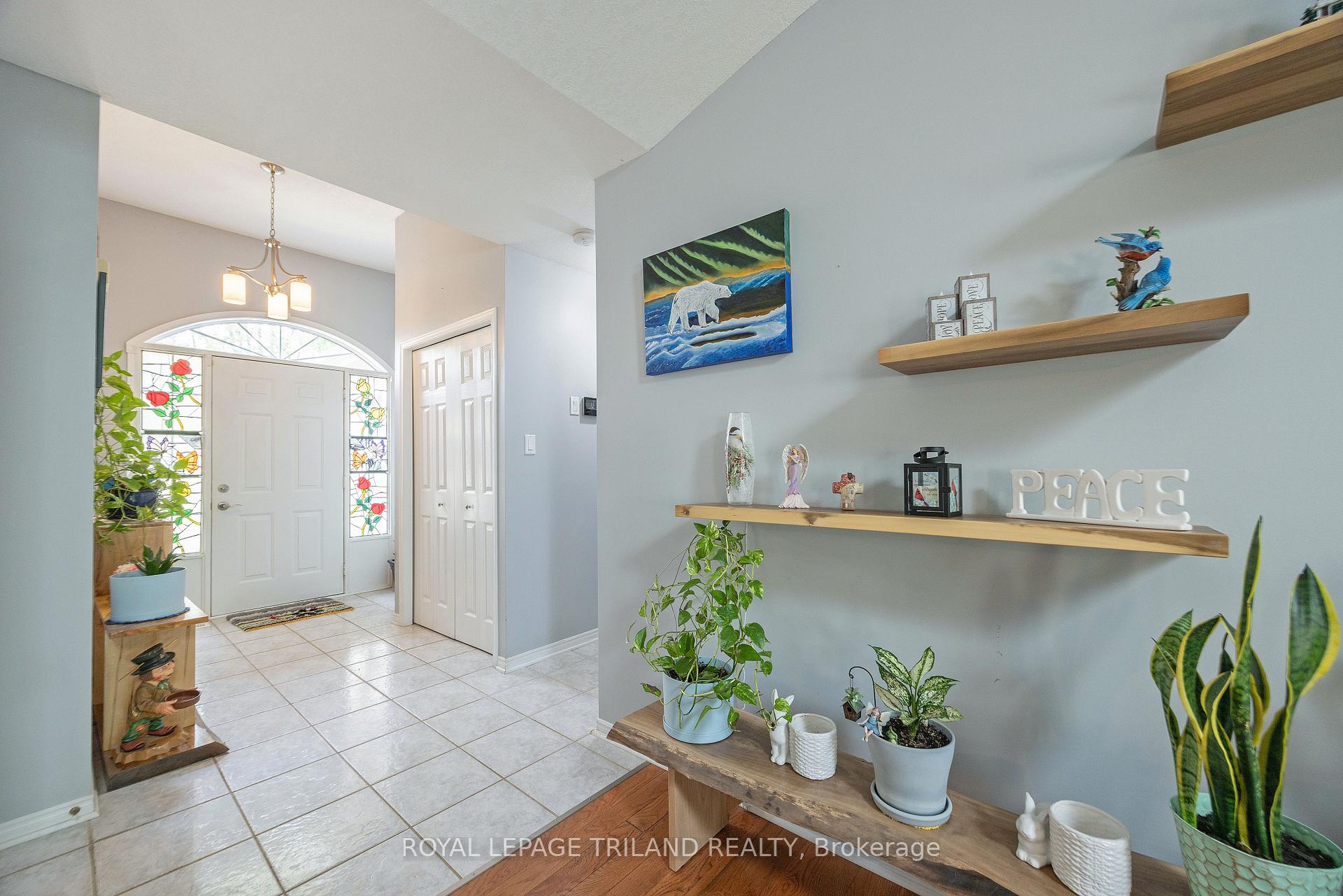 557 Inverness Avenue, London North — photo 5 of 5