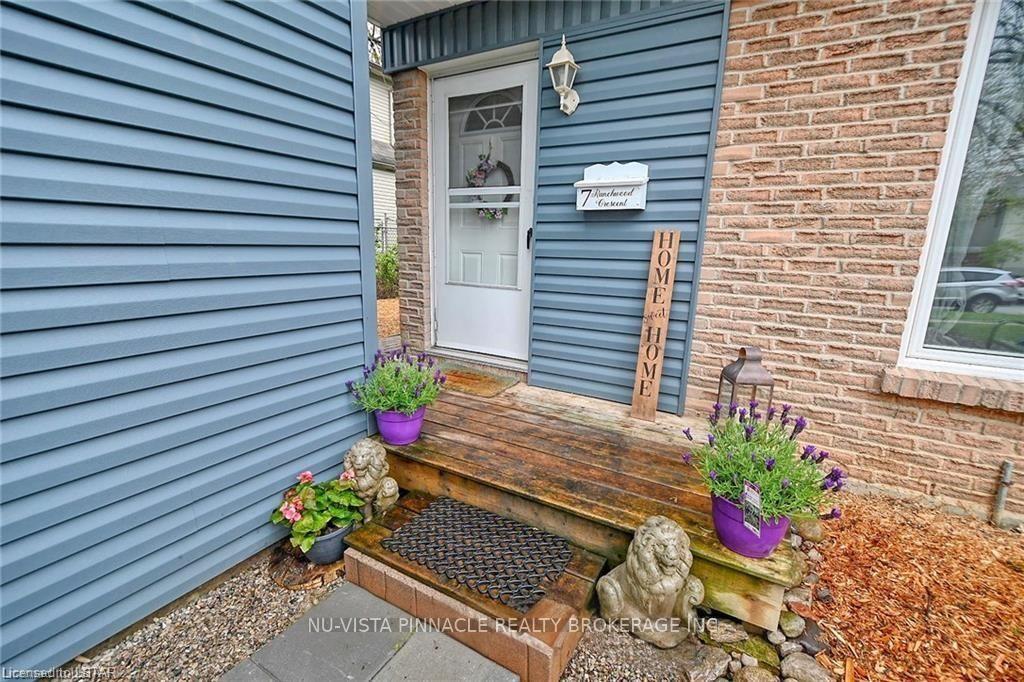 7 Ranchwood Crescent, London North — photo 3 of 5