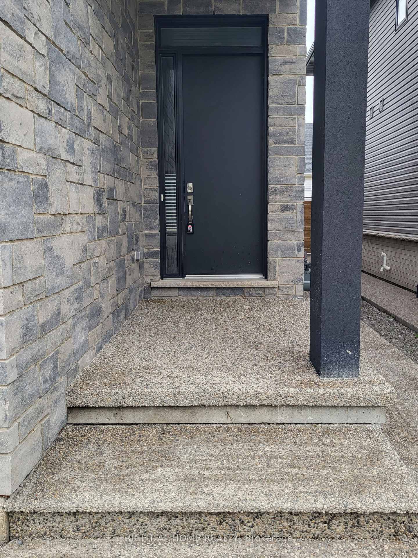 1048 Hansler Road, Welland — photo 2 of 5