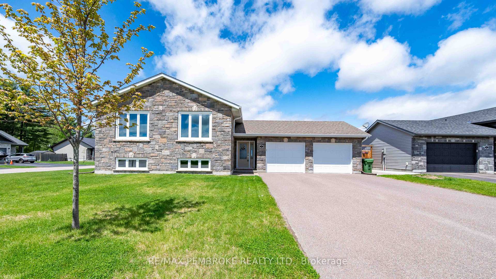 3 Nile Street, Petawawa, ON K8H 0E8 — Petawawa, Ontario