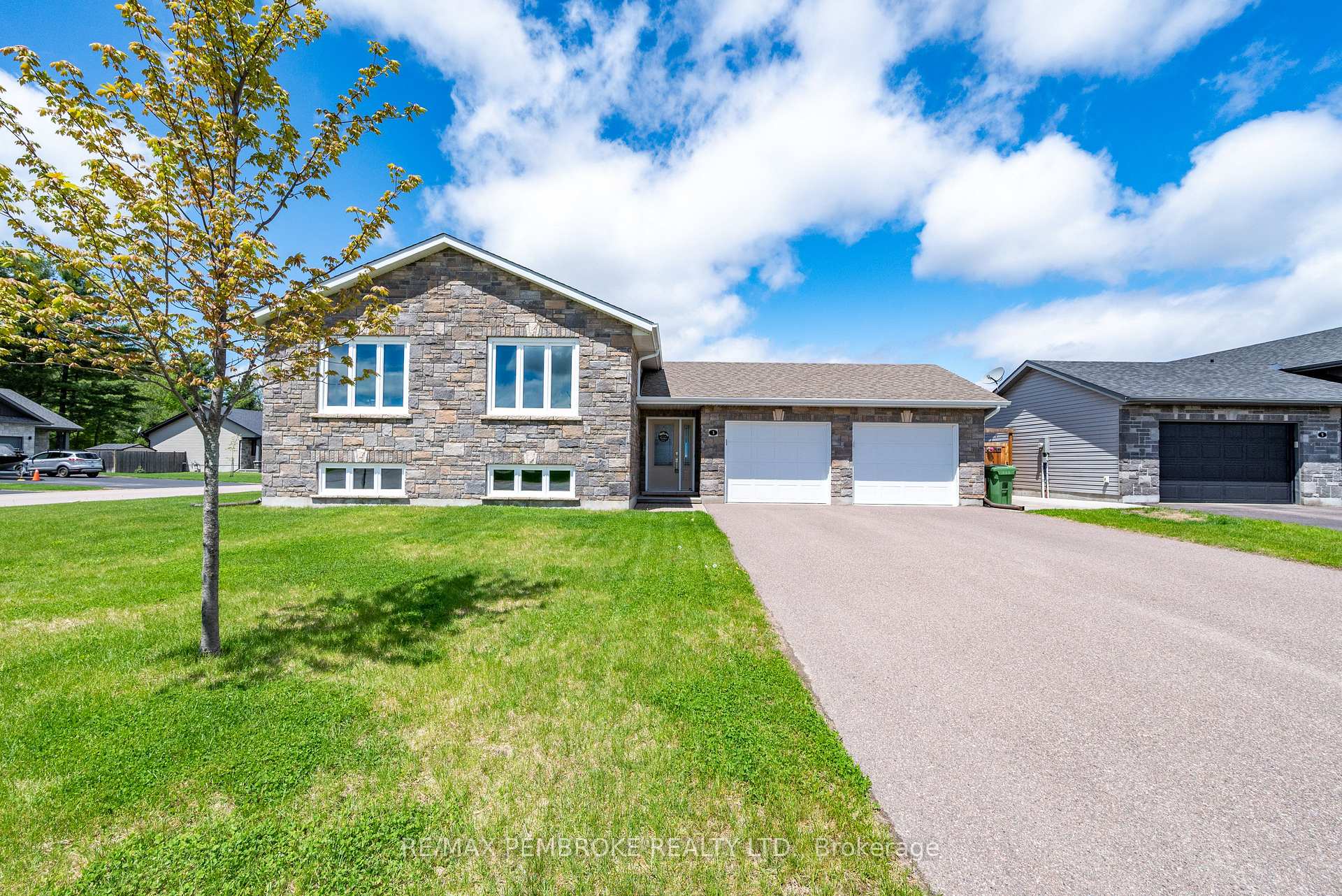 3 Nile Street, Petawawa — photo 2 of 5