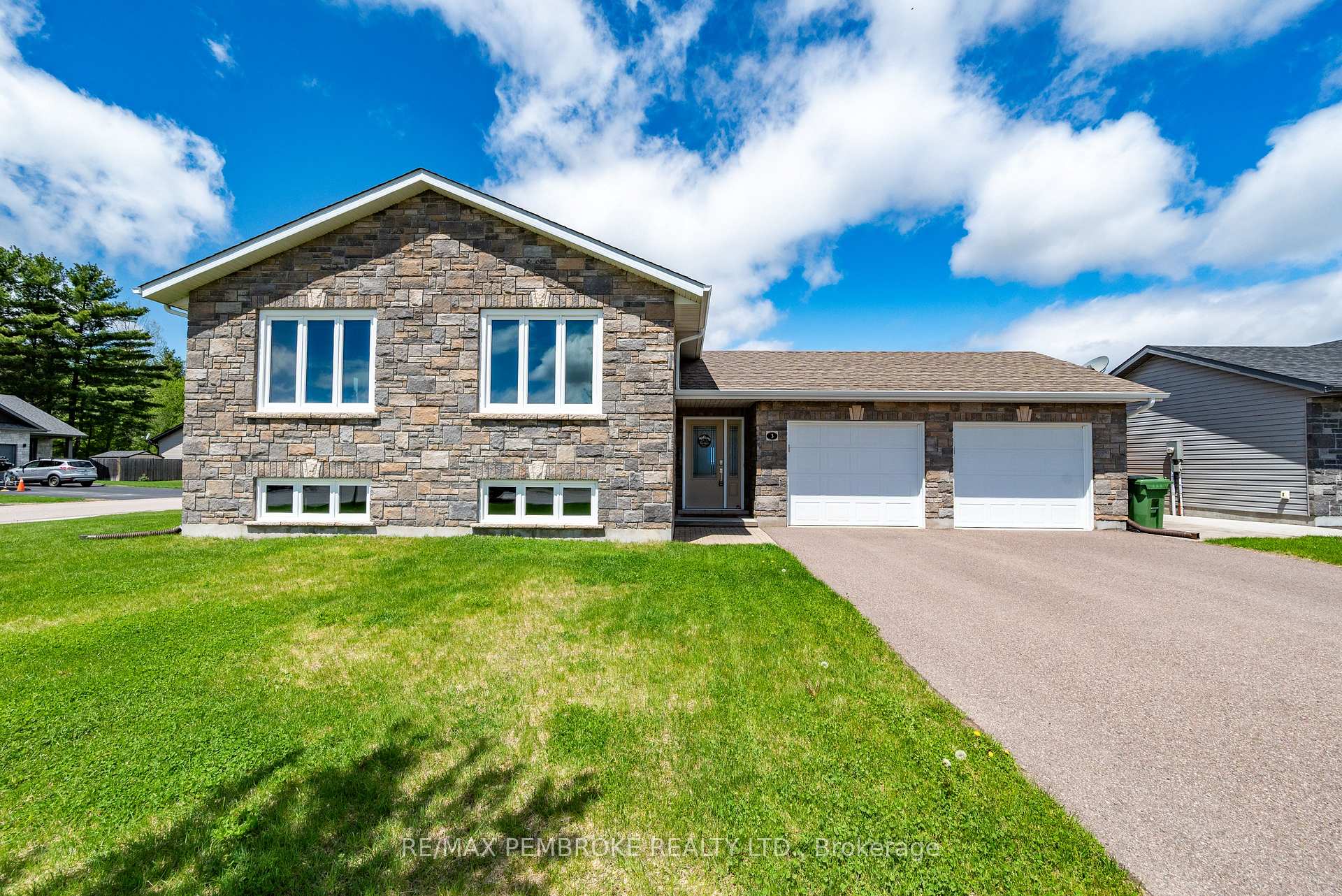 3 Nile Street, Petawawa — photo 3 of 5