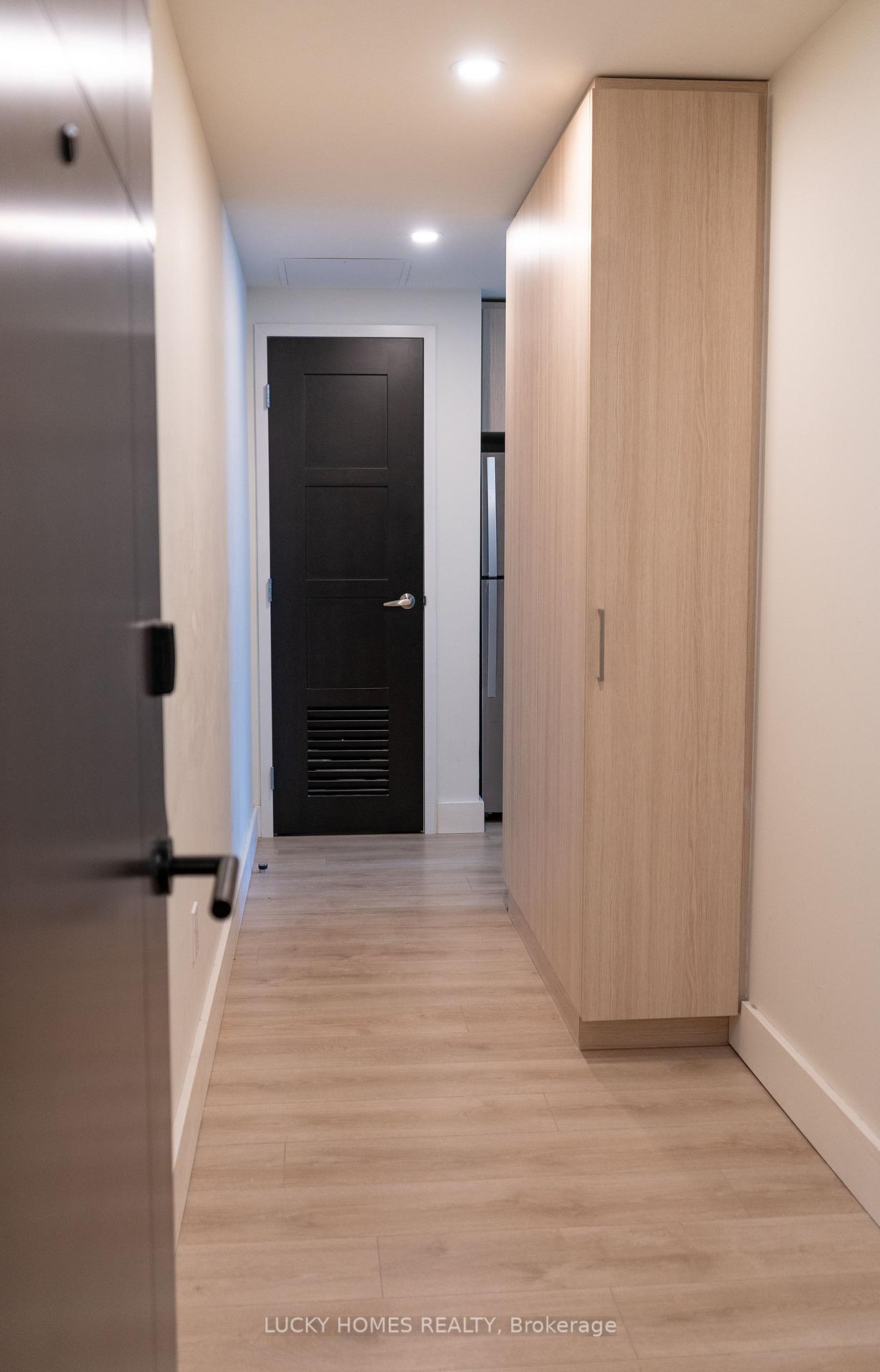 145 W Columbia Street W 1628, Waterloo — photo 4 of 5
