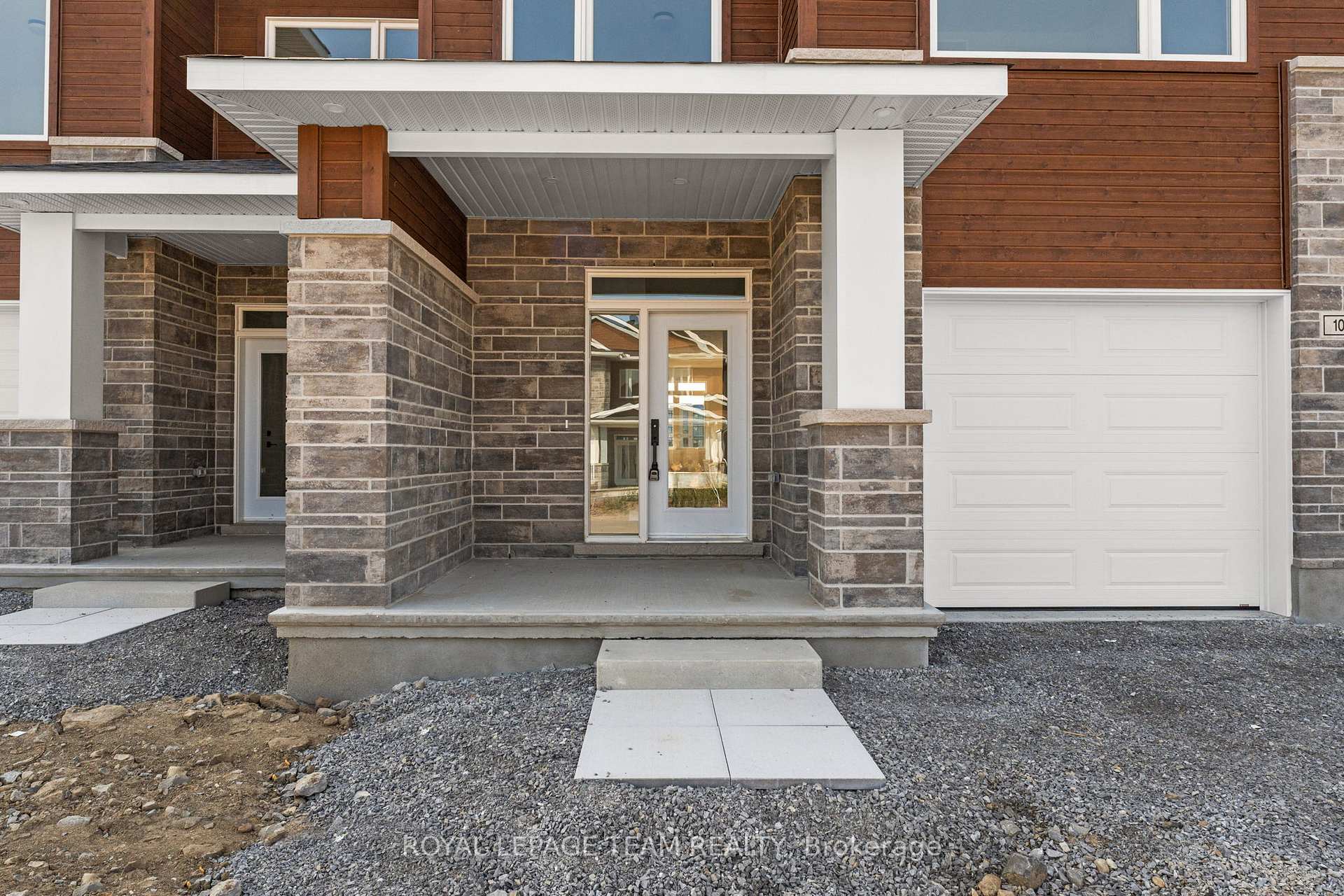 1024 Moore Street, Brockville — photo 4 of 5