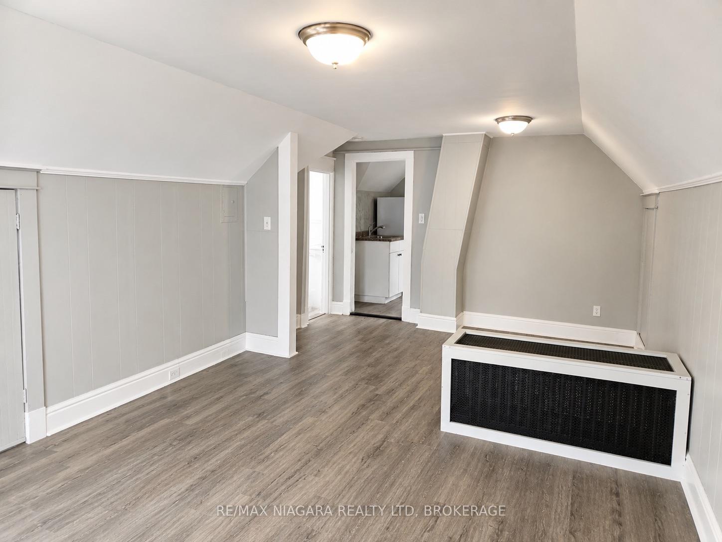 23 Avenue Place 3, Welland — photo 4 of 5