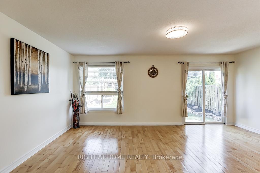 402 Lausanne Crescent, Waterloo — photo 5 of 5