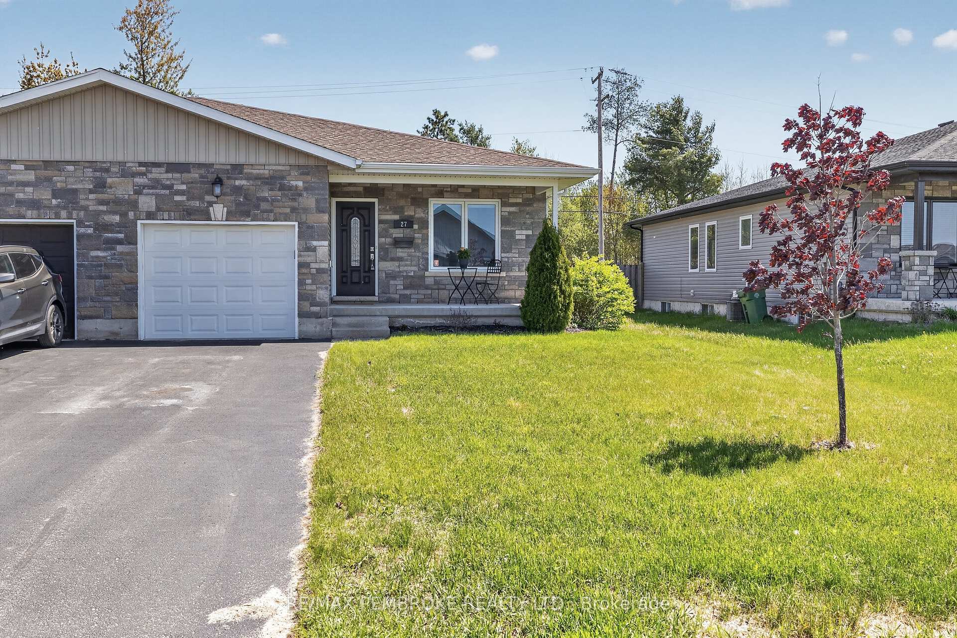 27 NOBLE Crescent, Petawawa, ON K8H 0G1 — Petawawa, Ontario