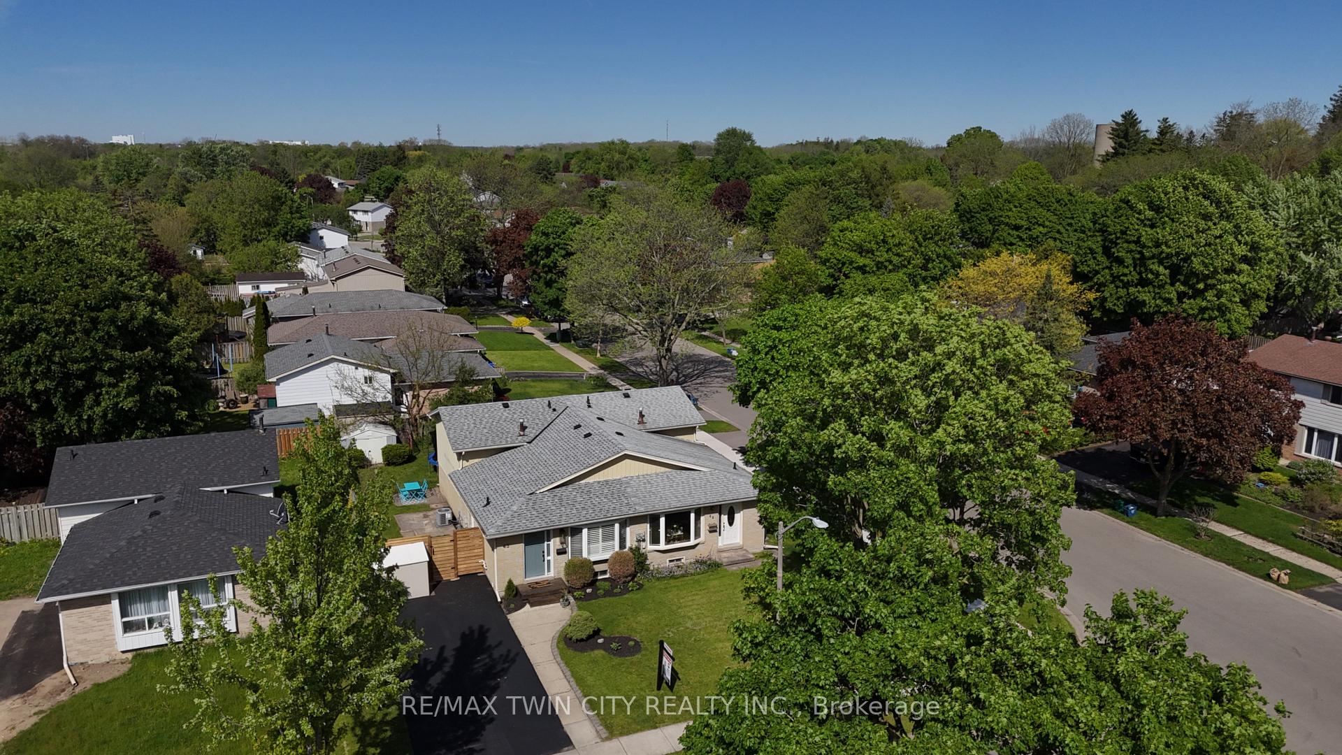 43 Inverness Street, Brantford — photo 2 of 5