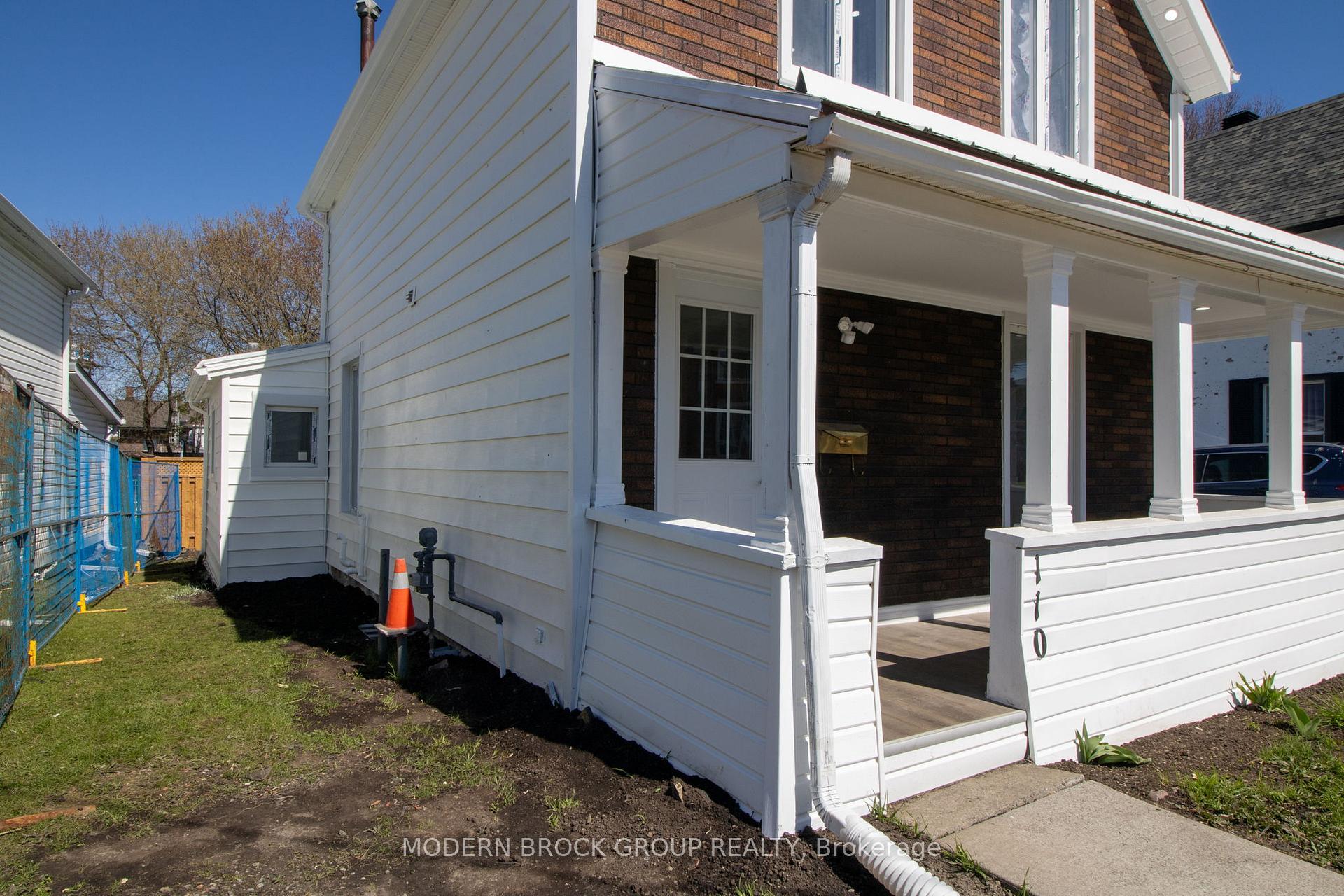 110 Brock Street, Brockville — photo 2 of 5