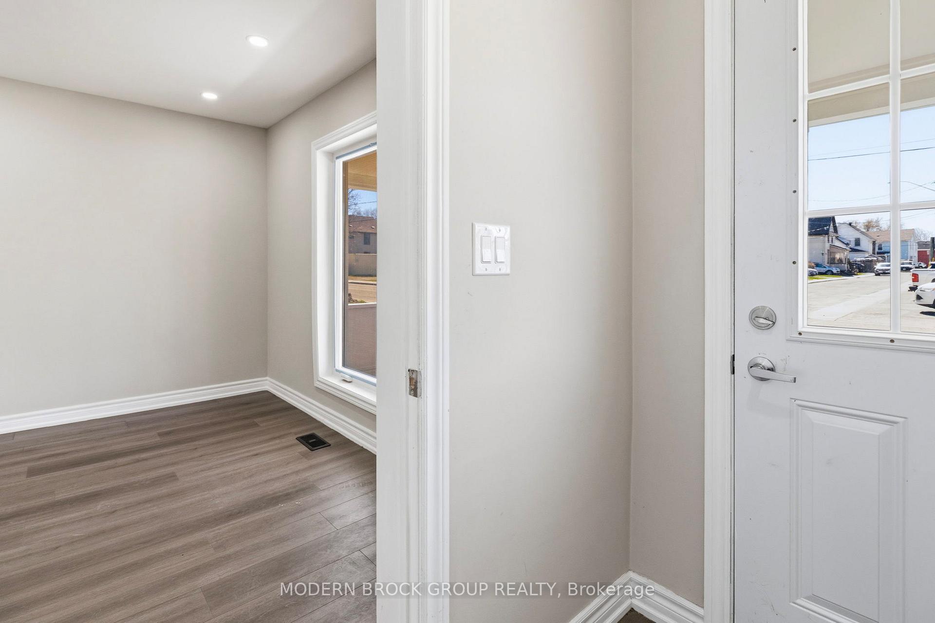 110 Brock Street, Brockville — photo 5 of 5