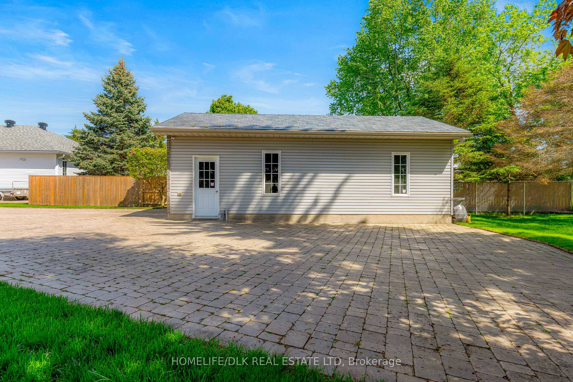 27 Loyalist Place, Brockville — photo 4 of 5