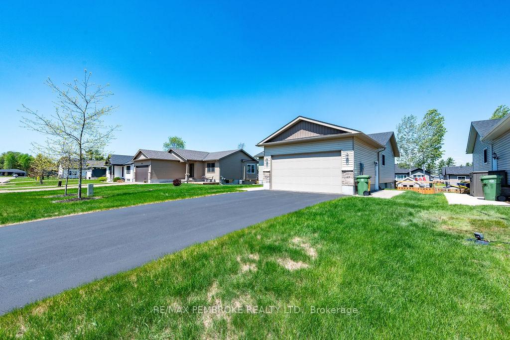 46 Dustin Drive, Petawawa — photo 3 of 5