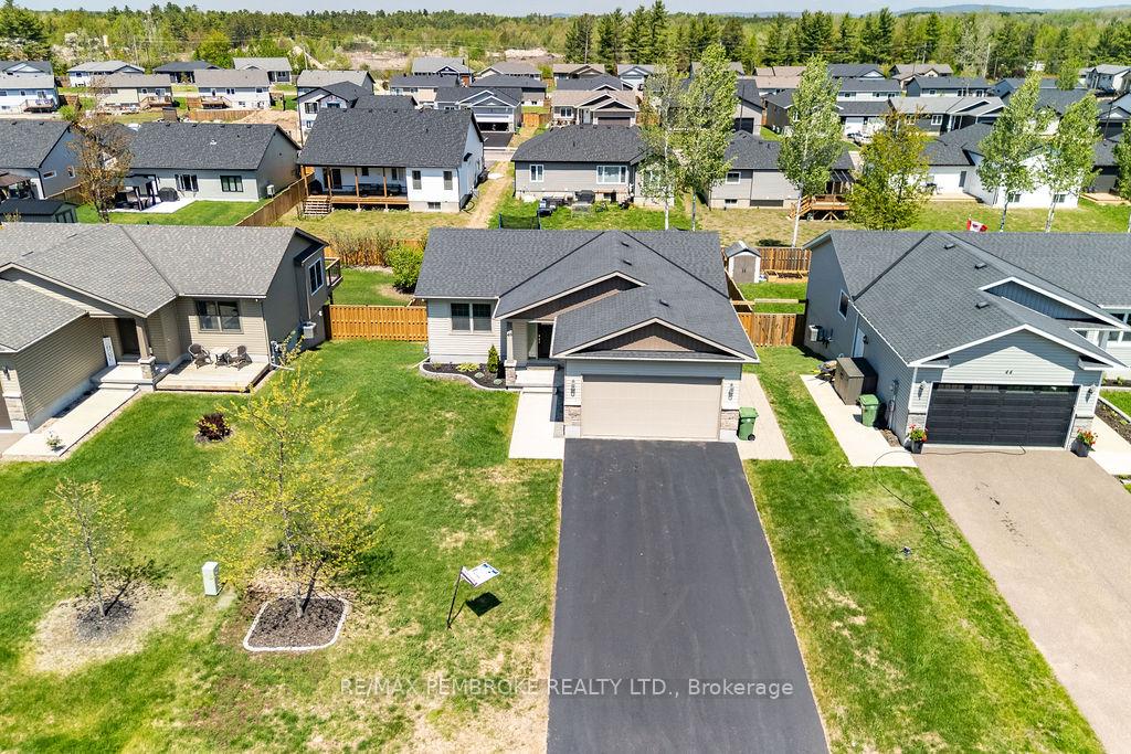 46 Dustin Drive, Petawawa — photo 4 of 5