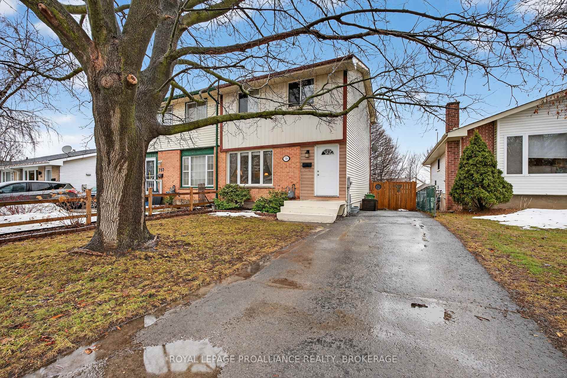 759 Somerset Crescent, Kingston — photo 2 of 5