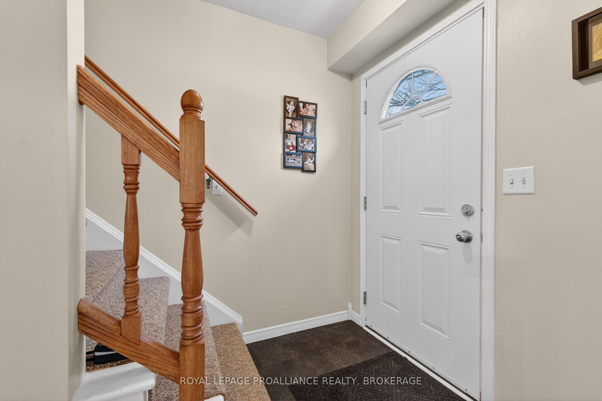 759 Somerset Crescent, Kingston — photo 5 of 5