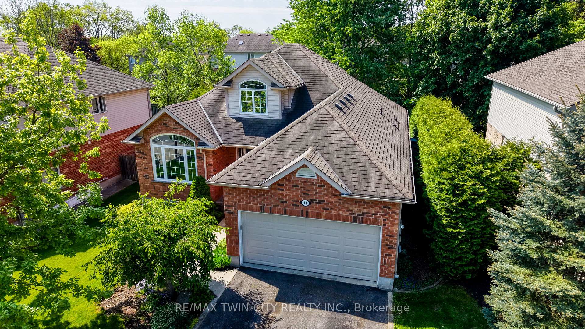 11 Carolinian Lane, Cambridge, ON N1S 5B5 — Cambridge, Ontario