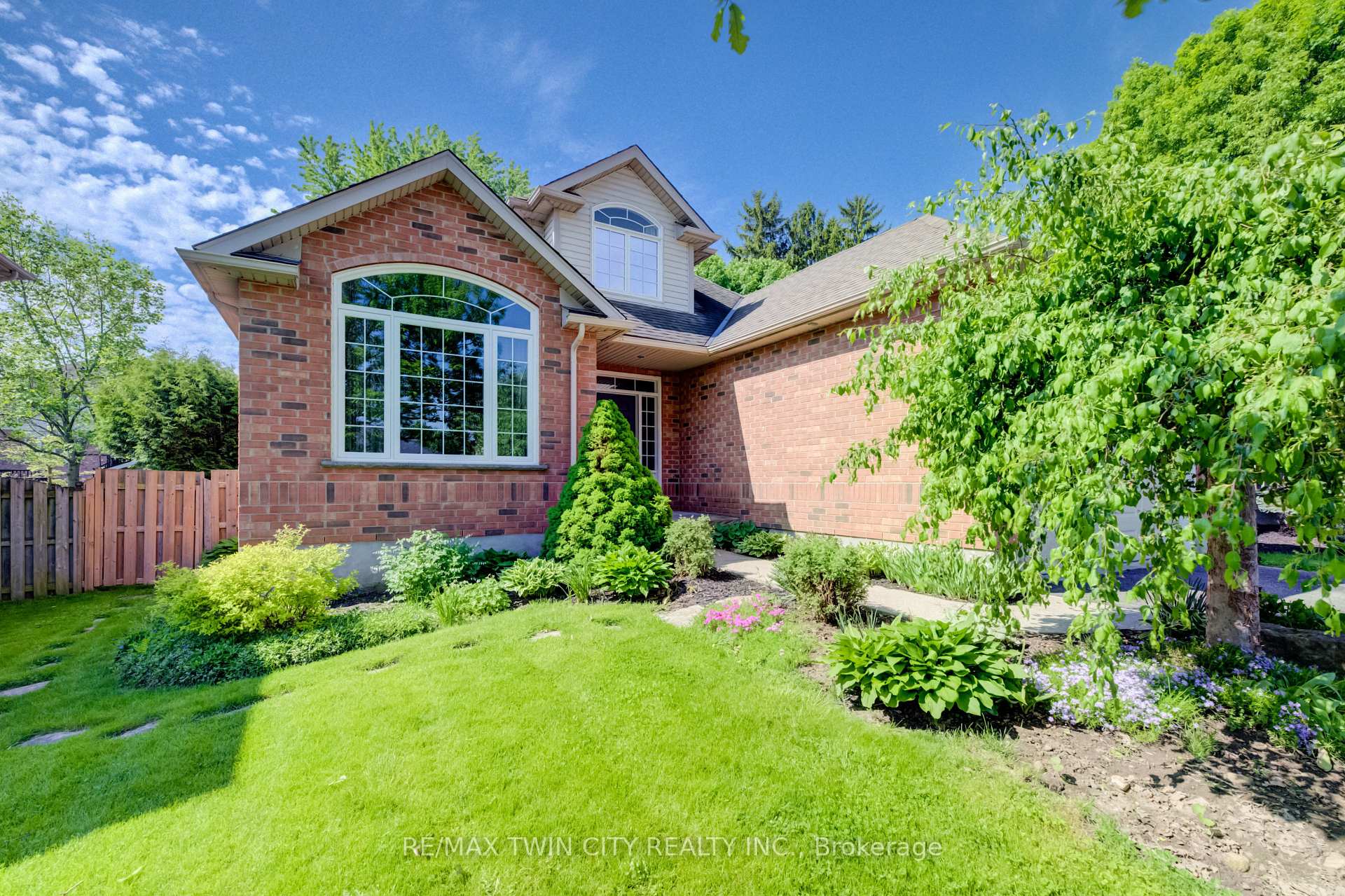 11 Carolinian Lane, Cambridge — photo 4 of 5