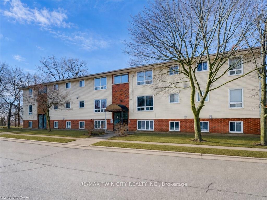 119 CEDAR Street S 15, Waterloo — photo 2 of 5