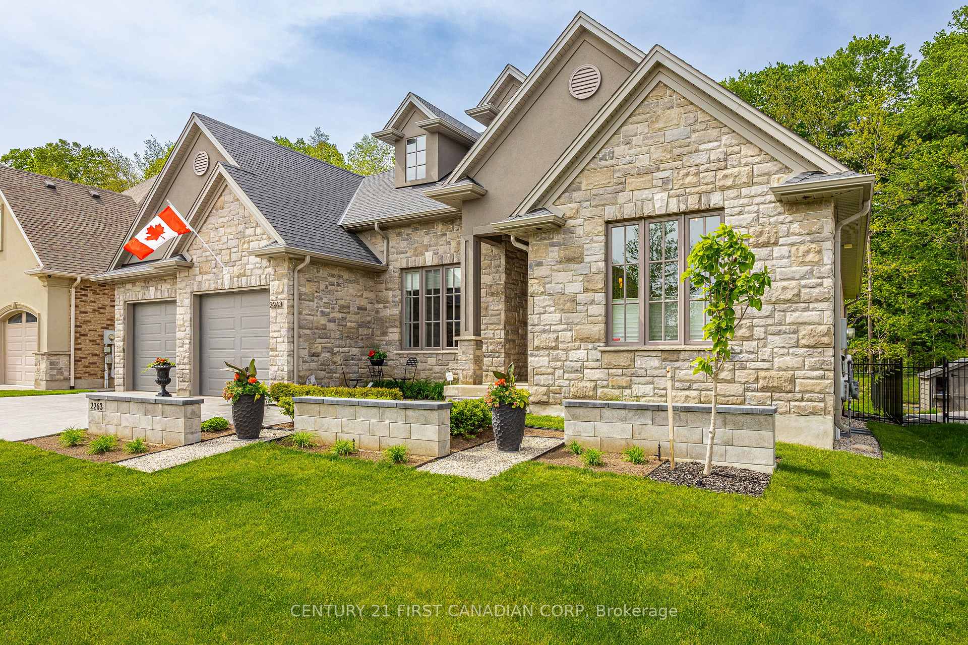 2263 Dauncey Crescent, London North — photo 3 of 5