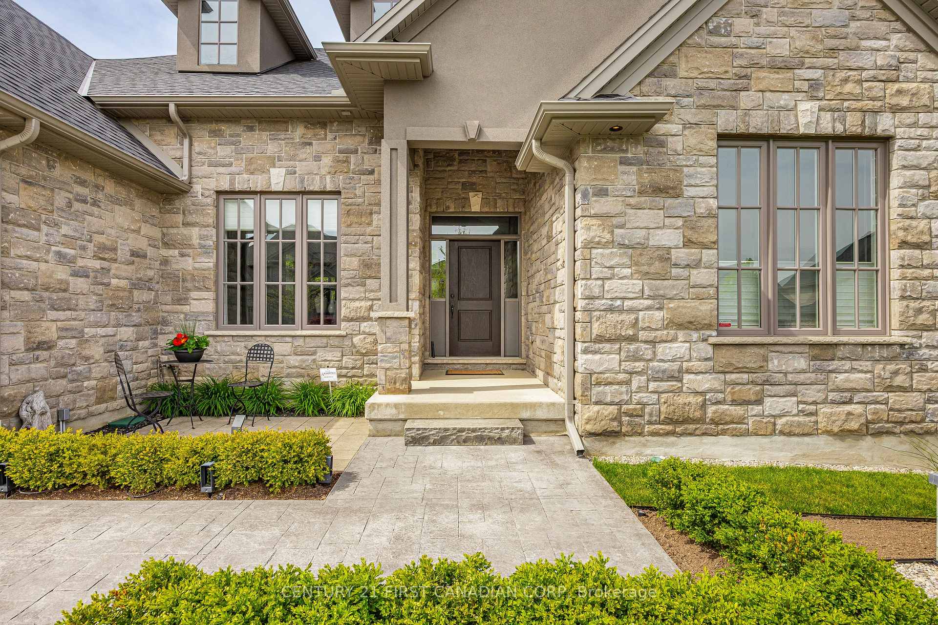 2263 Dauncey Crescent, London North — photo 4 of 5