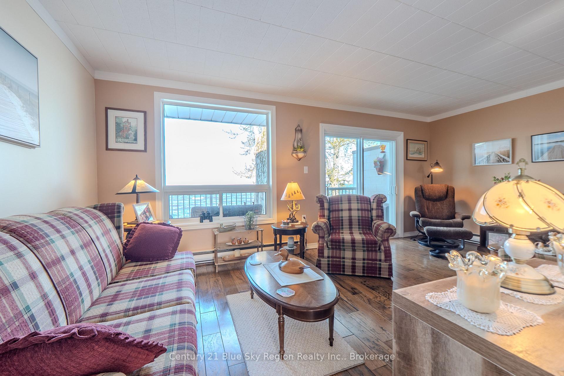 1205 Premier Road 8, North Bay — photo 2 of 5