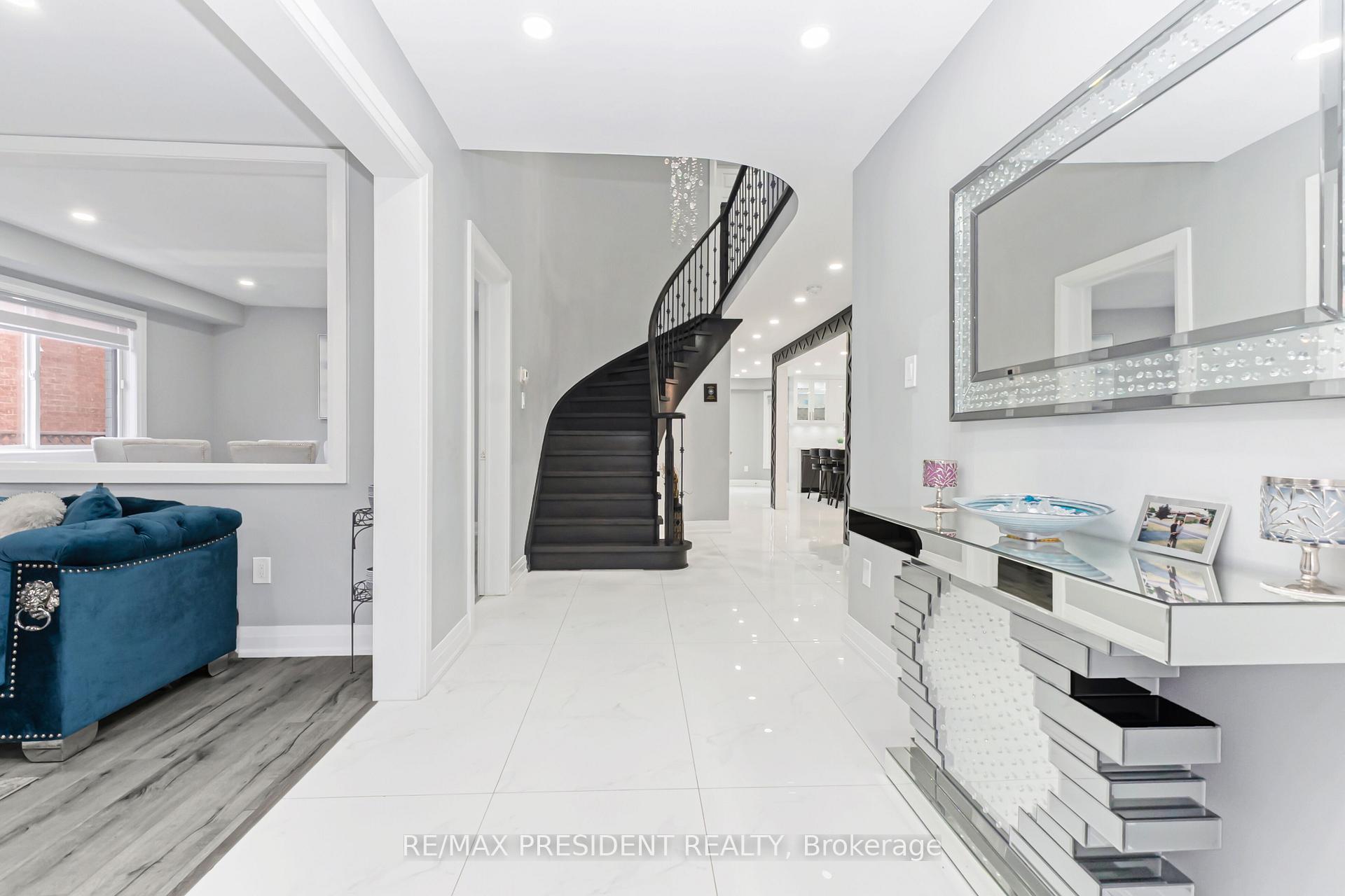 212 Wedgewood Drive, Cambridge — photo 5 of 5
