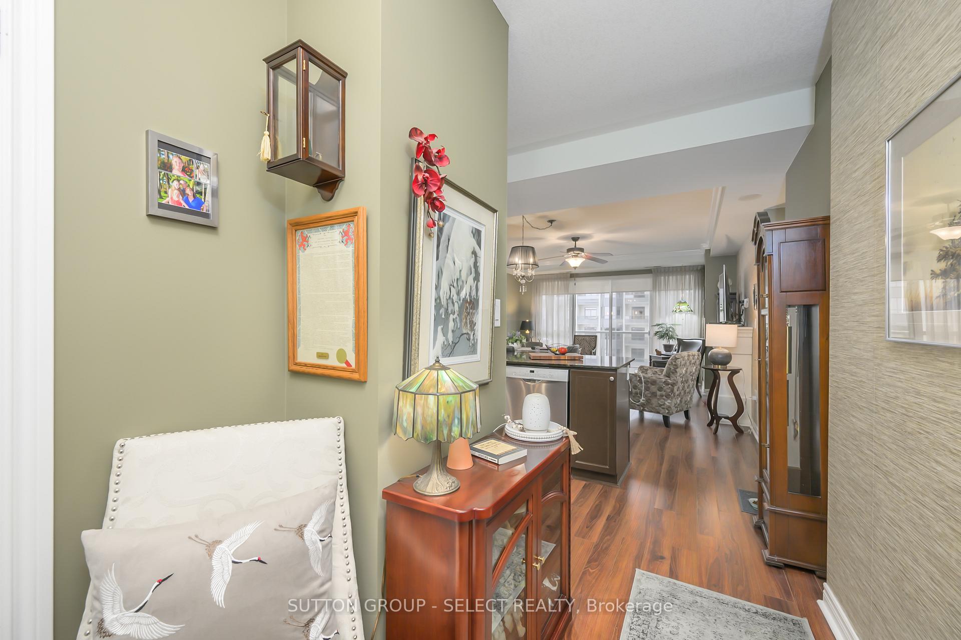 1030 Coronation Drive 812, London North — photo 3 of 5