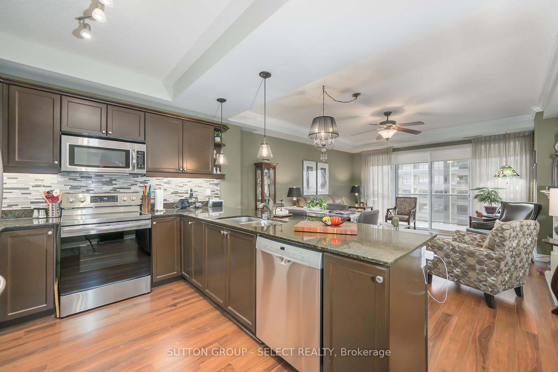 1030 Coronation Drive 812, London North — photo 4 of 5