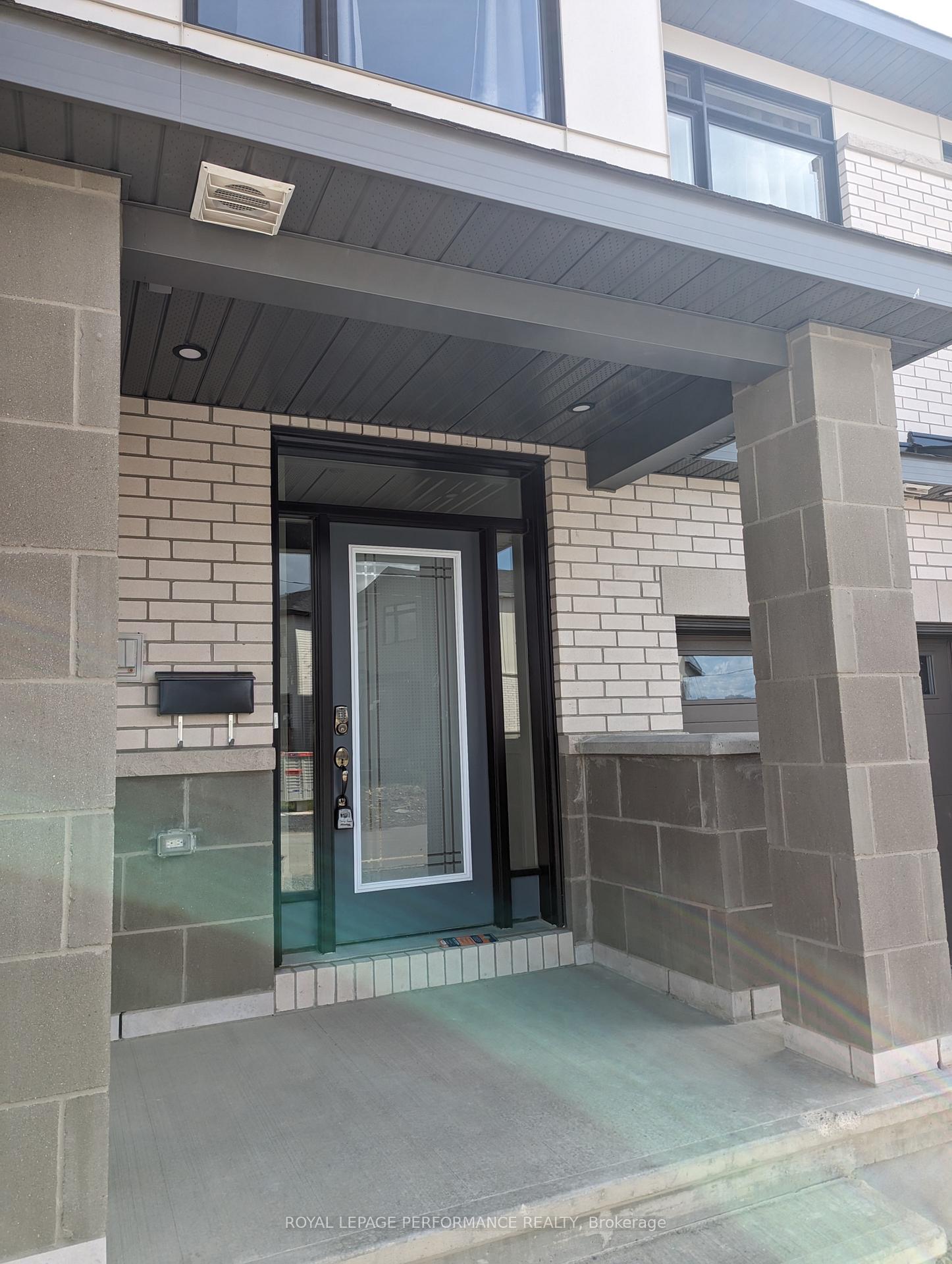 301 Monticello Avenue, Kanata — photo 2 of 5