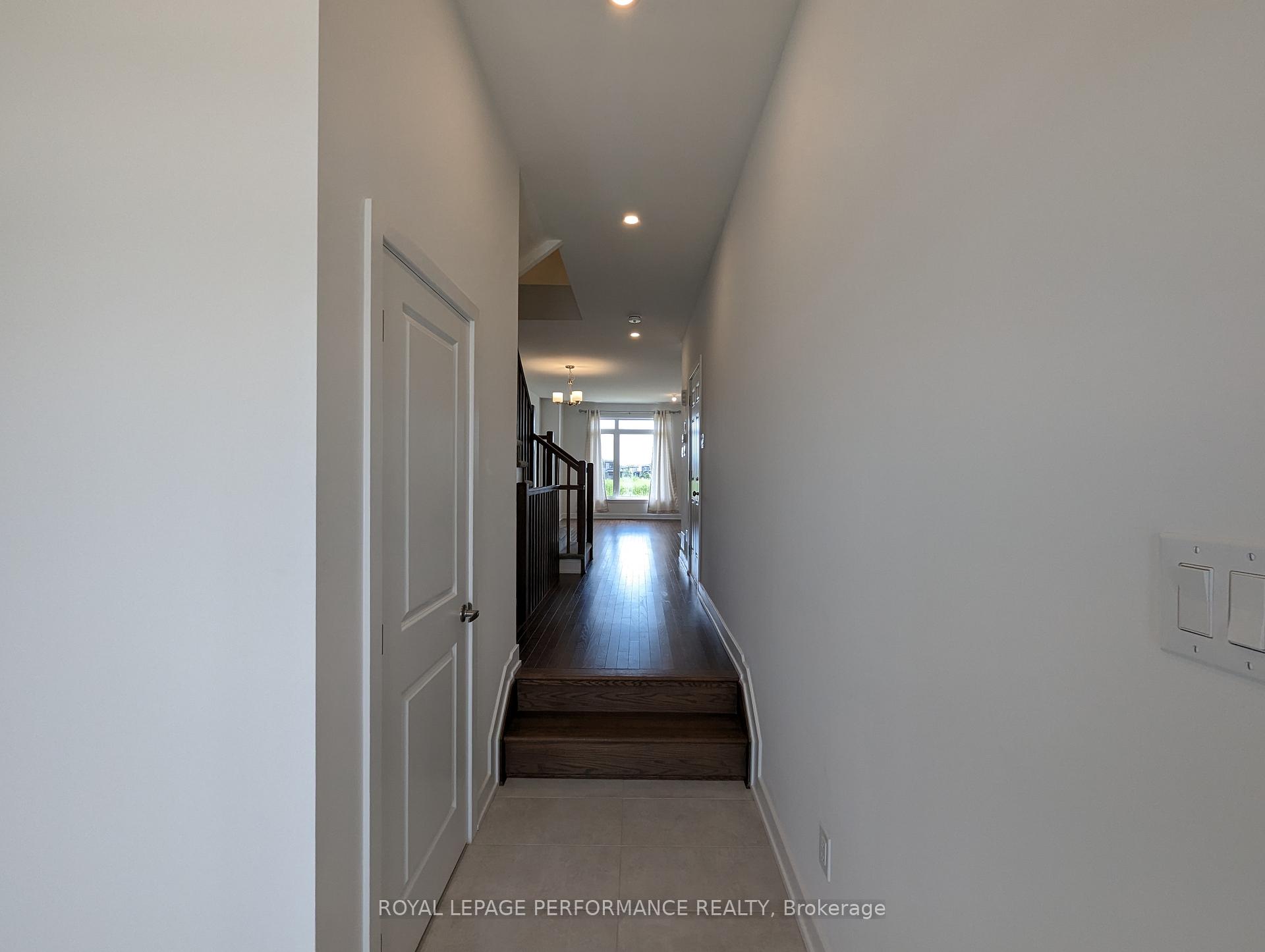 301 Monticello Avenue, Kanata — photo 3 of 5