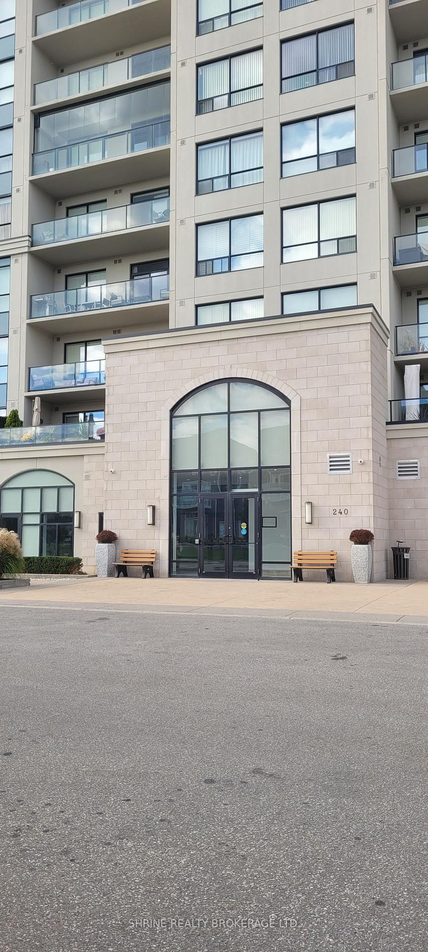 240 VILLAGEWALK Boulevard 1008, London North — photo 2 of 5