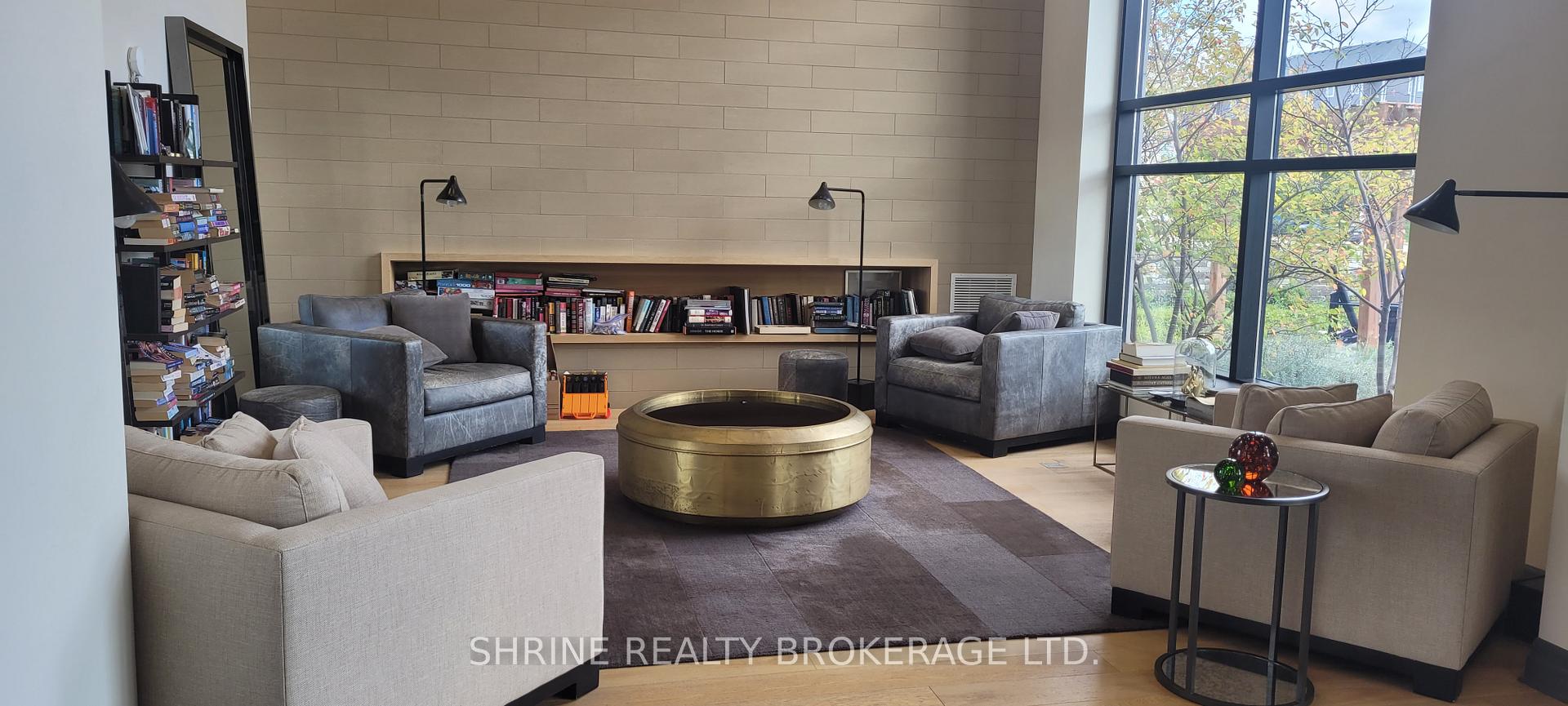 240 VILLAGEWALK Boulevard 1008, London North — photo 3 of 5