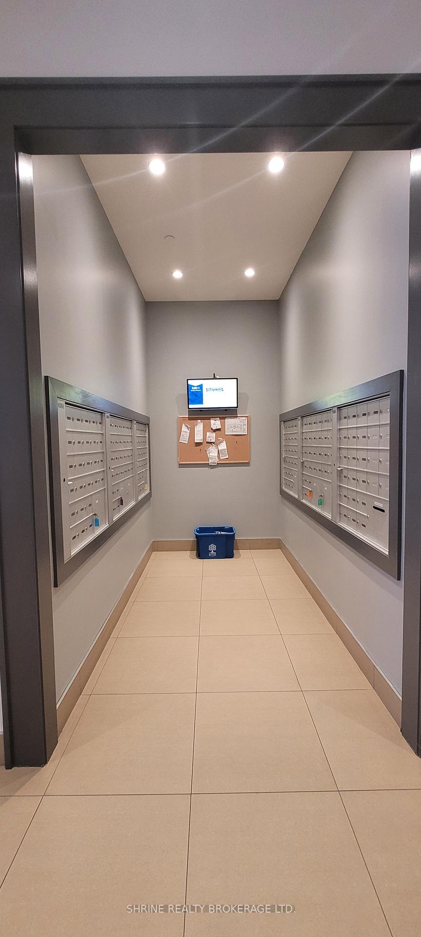 240 VILLAGEWALK Boulevard 1008, London North — photo 4 of 5