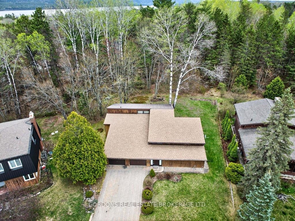 100 Frontenac Crescent, Deep River — photo 3 of 5