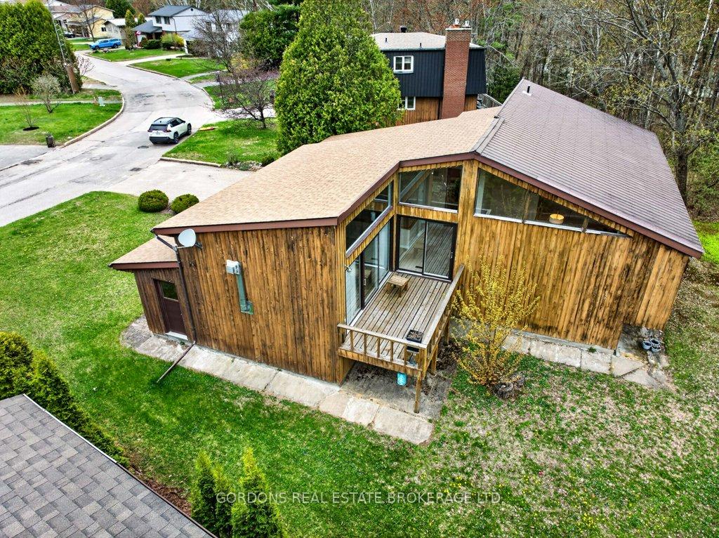 100 Frontenac Crescent, Deep River — photo 4 of 5