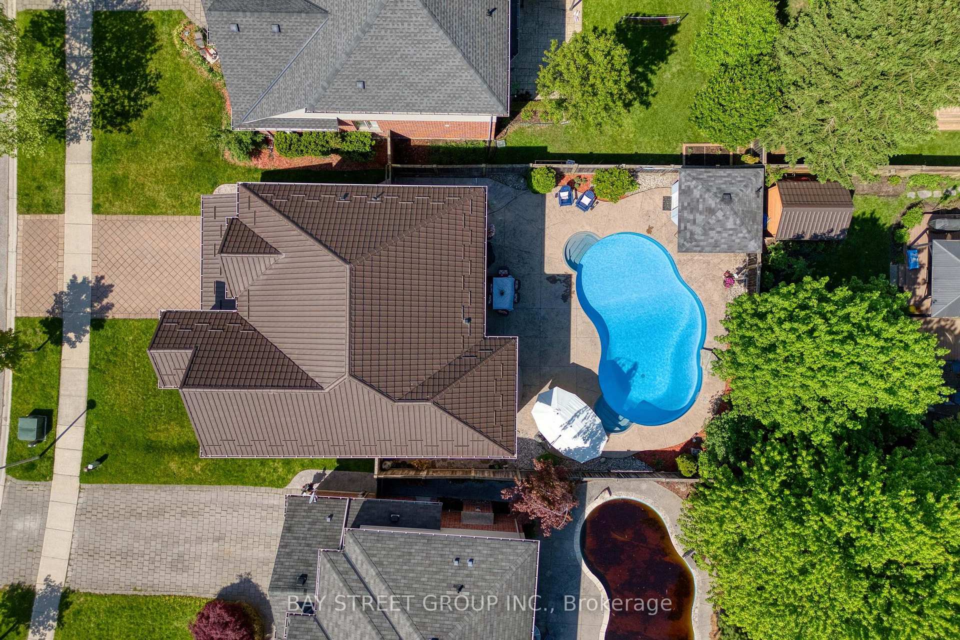 294 Berryhill Drive, London North — photo 2 of 5