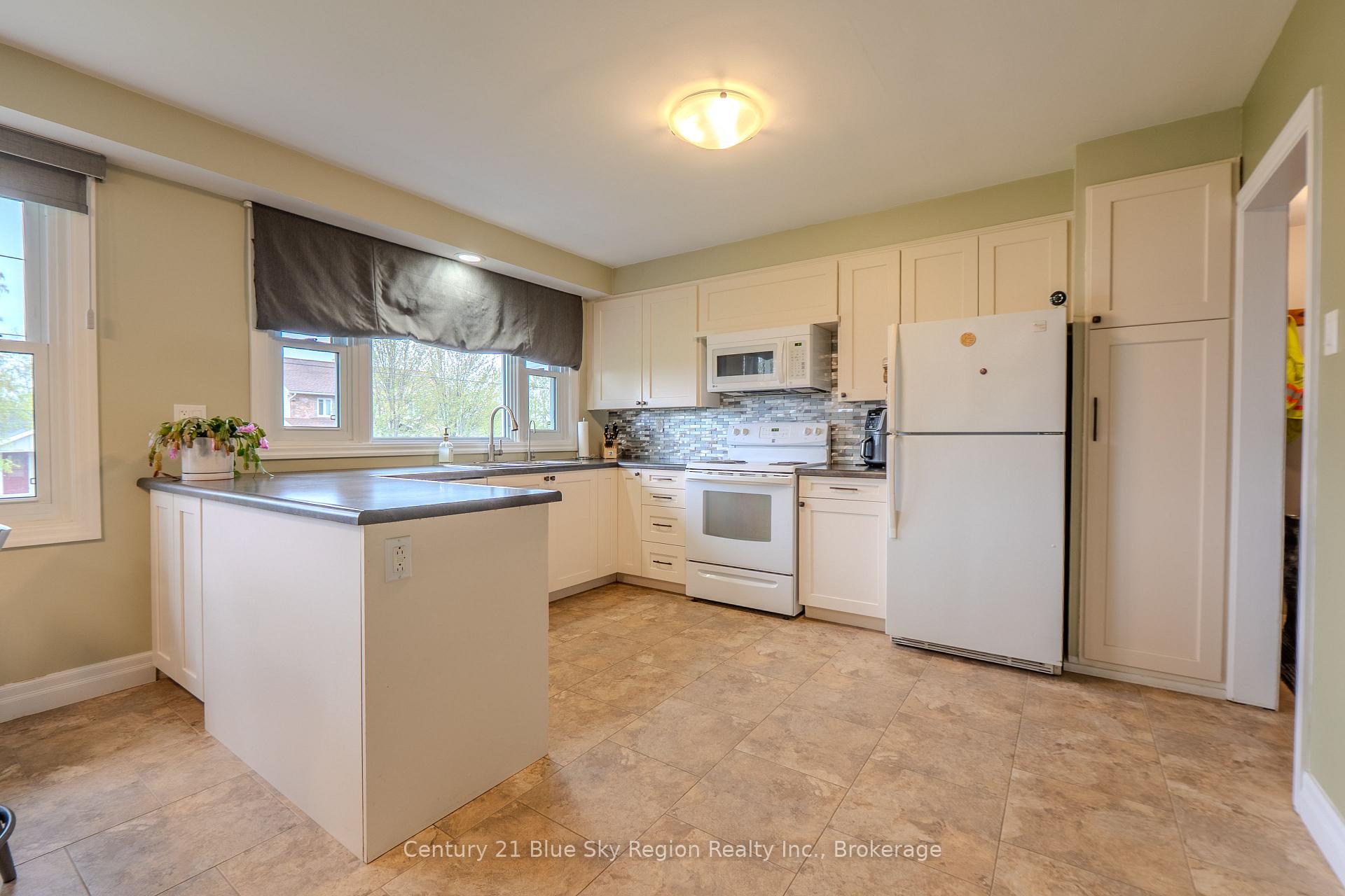1052 COPELAND Street, North Bay — photo 5 of 5