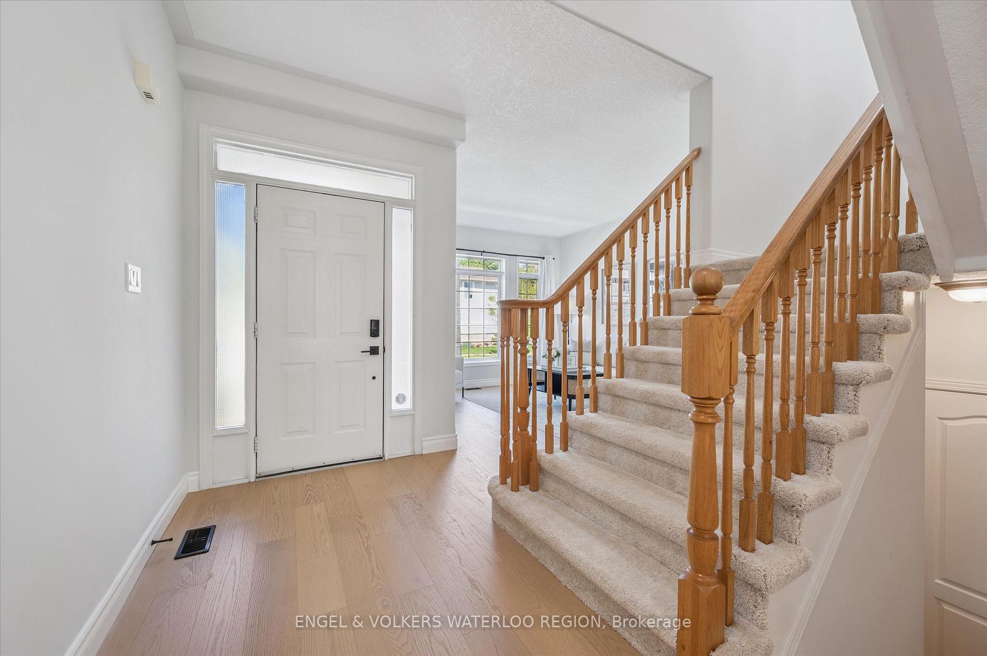 558 Winterburg Walk, Waterloo — photo 4 of 5