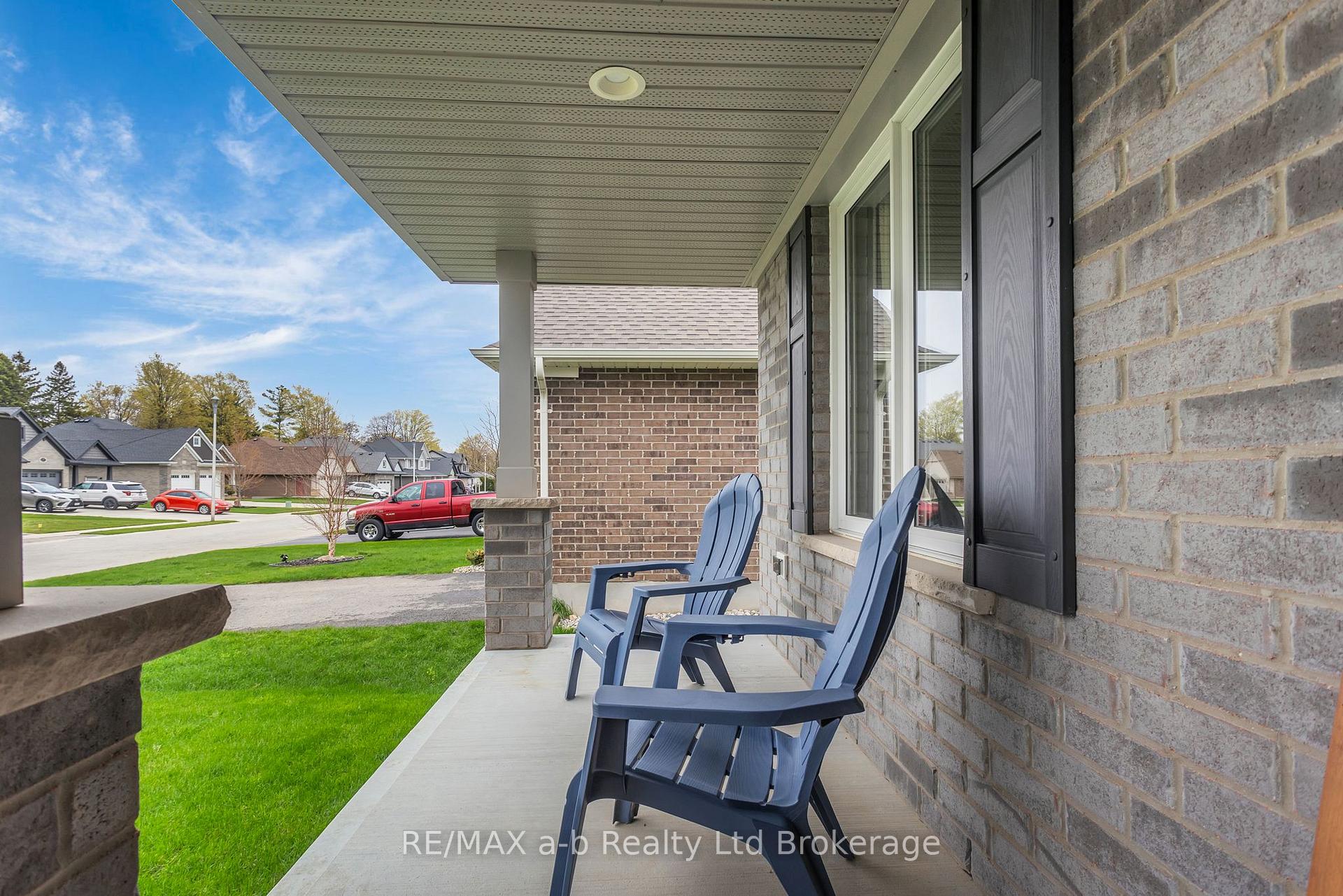 242 Wilson Avenue, Tillsonburg — photo 4 of 5