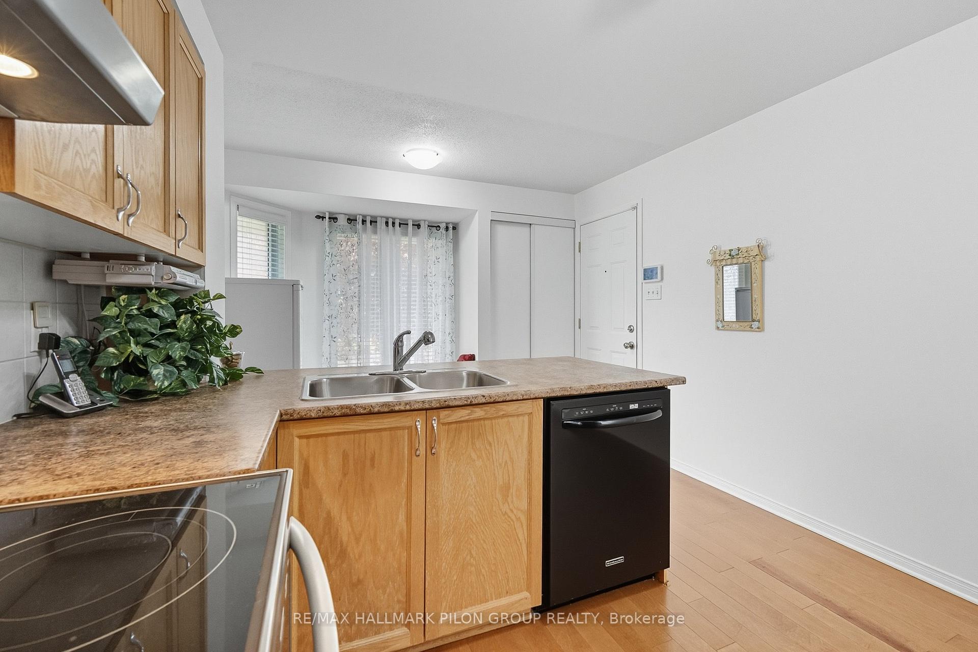 10 Lakepointe Drive, Orleans - Cumberland and Area — photo 5 of 5