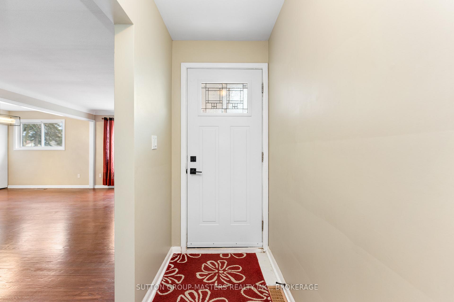 35 Holland Crescent, Kingston — photo 4 of 5