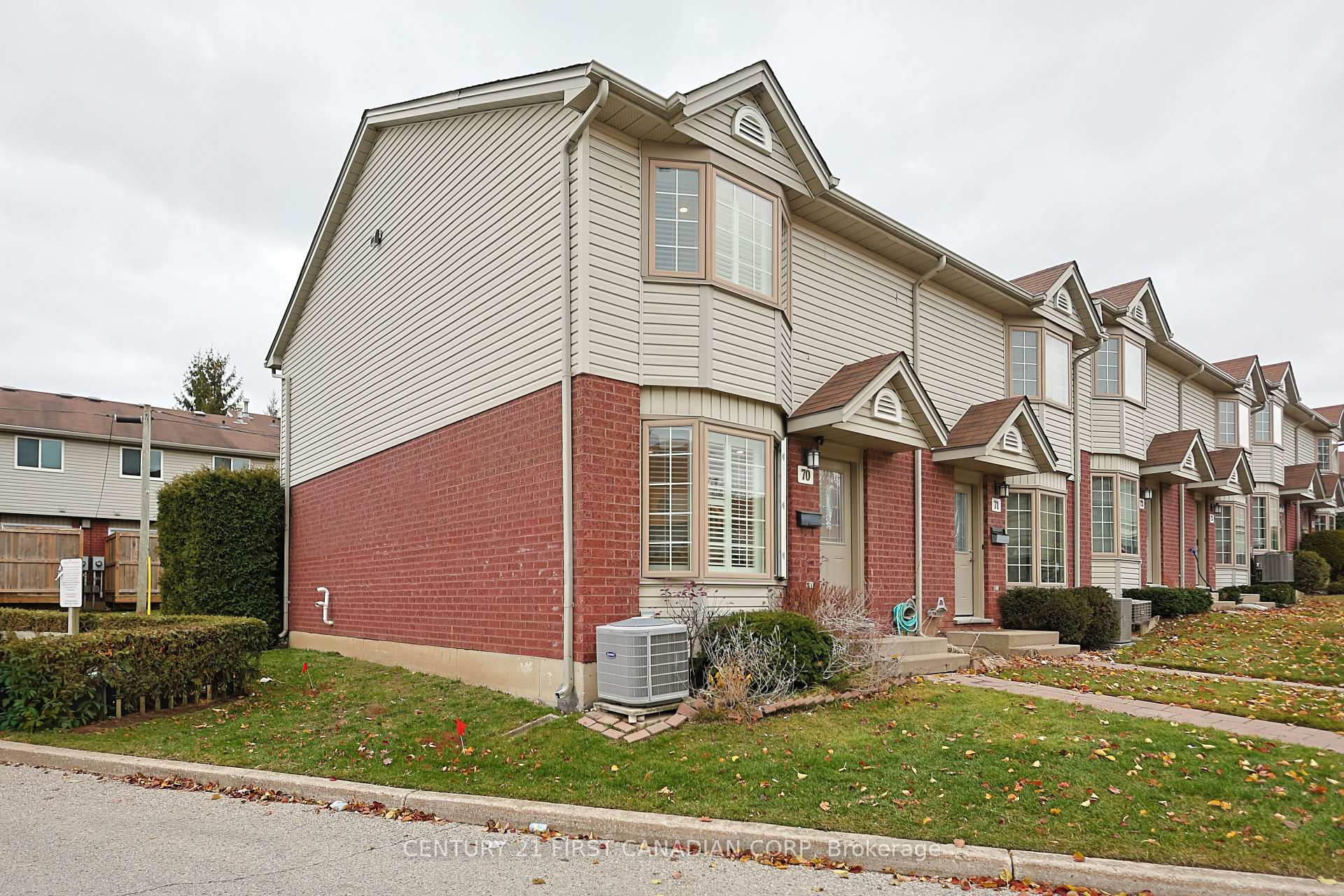 70 CHAPMAN Court 70, London North — photo 2 of 5
